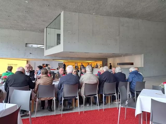 Cafe und Empfangsbereich