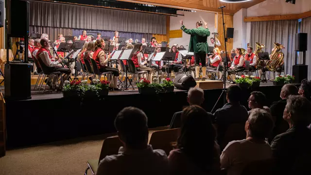 Die Musikkapelle See begeisterte mit ihrer Darbietung das Publikum. | Foto: Leo Jörg