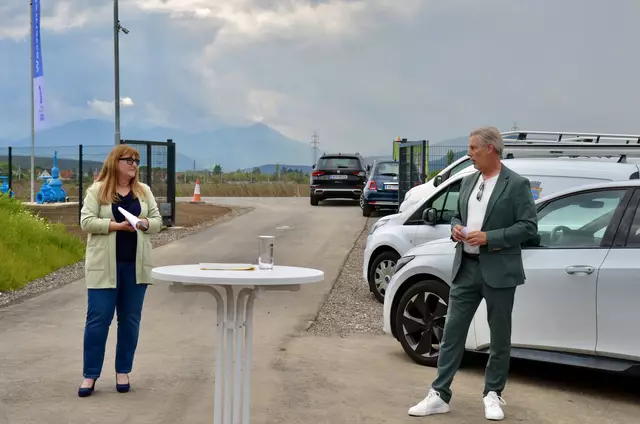 Bürgermeisterin Klaudia Osztovics bedankte sich bei allen Anwesenden, unter anderem auch bei Stadtrat Günther Kautz, welcher bei diesem Projekt eine große Rolle spielte.  | Foto: Elisabeth Peinsipp