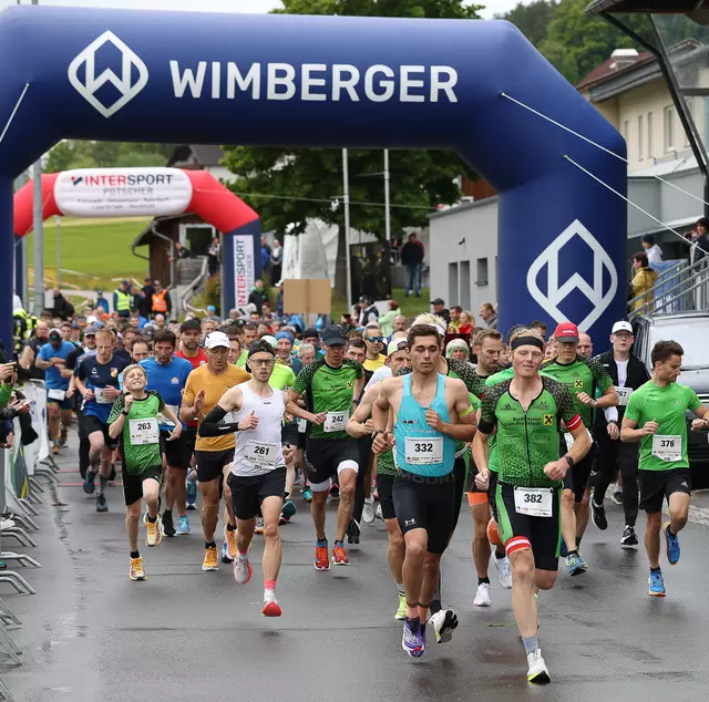 400 Läuferinnen und Läufer nahmen am Lasberger Brückenlauf teil. | Foto: Romana Lauritz