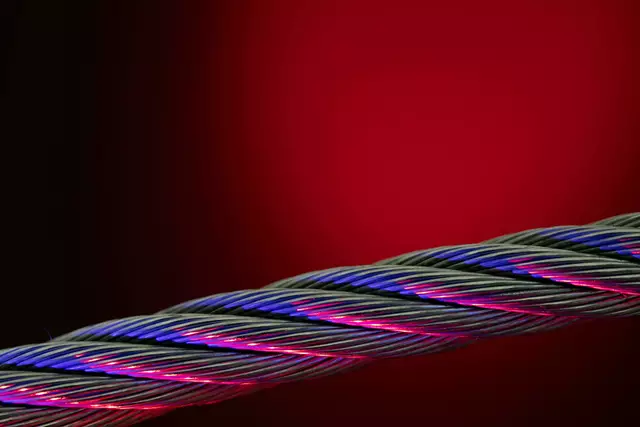 Symbolbild. Feinste Glasfaserkabel ermöglichen ultraschnelle Datenübertragung direkt bis ins Haus. | Foto: Pexels