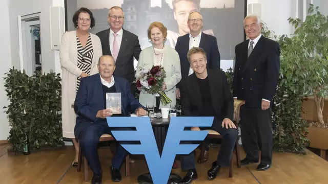 August Breininger, Max Müller, Brititta Hartl-Wagner und Gabriele Moser-Jakoby mit Ehrengästen. | Foto: Gerhard Maly
