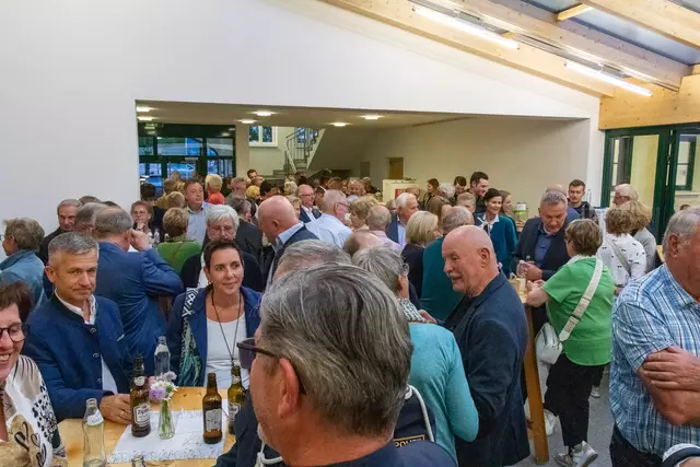 Viele Konzertbesucher im Samareiner Gemeindezentrum.  | Foto: Albert Rathmayr