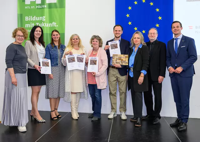 Bildungs-Landesrätin Christiane Teschl-Hofmeister, Sigrid Braunsteiner, Martina Andre (beide VS Eggenburg), Regina Hartl (VS Altenburg), Beatrix Hengstberger (VS Geras), Clemens Fehrle (PTS Horn), Schulqualitätsmanagerin Birgit Dosso, Fachinspektor für Musik und Kreativität Andreas Gruber, Bildungsdirektor Karl Fritthum. | Foto: NLK Burchhart