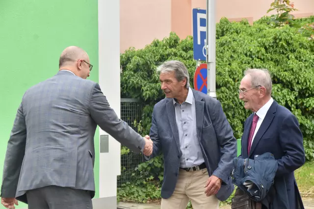 Direktor Andreas Lonyai begrüßte unter anderem Karl Tomisser ("Jocers") und Walter Sonnleitner, den früheren ORF-Wirtschaftsredakteur. | Foto: Michael Strini