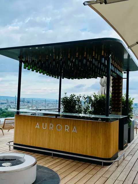 Die Aurora Rooftop Bar lädt zum Verweilen ein. | Foto: Barbara Schuster/MeinBezirk