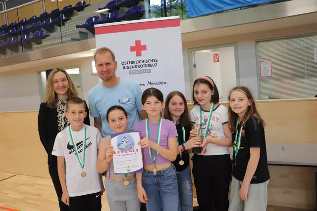 Platz 2 ging an die VS Judendorf-Straßengel. Die erfolgreichen Schwimmer qualifizierten sich für den Landesbewerb in Murau. | Foto: Edith Ertl