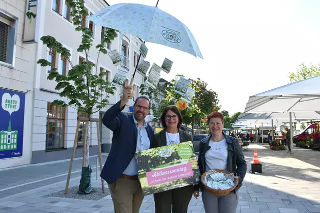 Vizebürgermeister Markus Brandstetter, Umweltgemeinderätin Michaela Pfaffeneder und Klimaschutzgemeinderätin Birgit Kern. | Foto: Stadt Amstetten