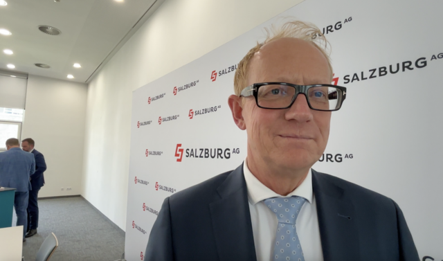 "Wir sehen uns nicht nur als Schrittmacherin, sondern vielmehr auch als Ermöglicherin. Darum ist neben den Investitionen in Wasserkraft, Sonne und Wind auch der Netzausbau so wichtig. Im Telekommunikationsbereich und der Mobilität setzen wir auch starke Impulse und treiben die Wende voran", erklärt Herwig Struber (Vorstand Salzburg AG) | Foto: Martin Schöndorfer