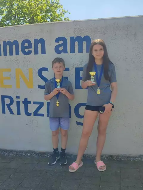 23. Leobersdorfer Brückenlauf
Bilduntertitel:
Familie Hipsag vertritt den LAC Unlimited beim traditionsreichen Brückenlauf in Leobersdorf – mit schnellen Zeiten und viel Freude am Sport.

18. Weitersfelder Mailauf
Bilduntertitel:
David Zauner vom LAC Unlimited auf der 8,4-km-Distanz beim Weitersfelder Mailauf – Teil des Waldviertler Laufcups 2025.

Laufen gegen Krebs – virtueller Charity Run
Bilduntertitel:
Starkes Team für den guten Zweck: Die Läuferinnen und Läufer des LAC Unlimited beim virtuellen Lauf „Gegen Krebs“ – mit Herz, Einsatz und tollen Platzierungen.

Wings for Life World Run
Bilduntertitel:
Für alle, die nicht laufen können: Teilnehmer des LAC Unlimited beim Wings for Life World Run – ob in Wien oder per App, im Einsatz für einen heilenden Zweck. | Foto: LAC Kobersdorf
