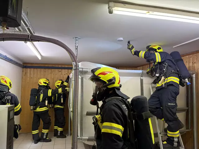 Die Feuerwehr führte umfassende Messungen durch. | Foto: FF Neuhofen