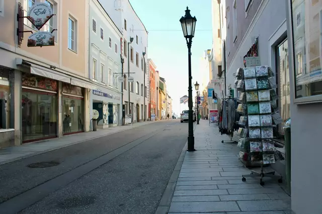Die Linzer Straße in Enns verliert mit Palmers ein weiteres Geschäft. (Archivfoto 2019) | Foto: Losbichler 