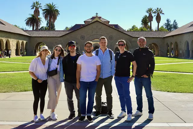 Der Vorstand an der Stanford University (v.l.) Eva Hergel, Luisa Lercher, Marco Handle, Simon Abler, Wirtschaftsdelegierter Michael Dobersberger, Philipp Machac, Rainer Haag | Foto: MINT Oberland