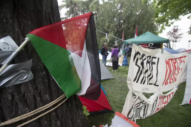 Ausgangspunkt der ganzen Sache ist ein rund ein Jahr zurückliegendes Ereignis: Das pro-palästinische Protestcamp am Alten AKH in Wien. (Archiv) | Foto: ALEX HALADA / picturedesk.com 