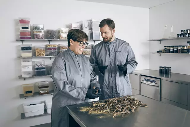 Die Konditorei will mit ihren Kreationen so viele Menschen wie möglich für Lakritz begeistern. Die Produktion erfolgt in Dänemark.  | Foto: LakridsByBülow/Gebert