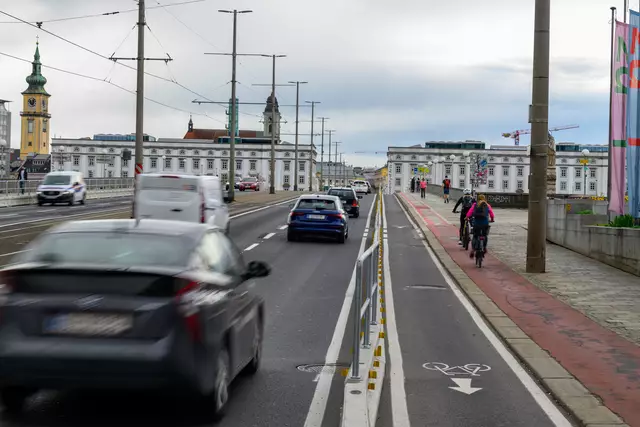 Nach dem Scheitern des Radwegprovisoriums auf der Nibelungenbrücke fordern Grüne, Linzplus und Ahoi Linz jetzt neue Lösungsvorschläge. | Foto: Fotokerschi.at