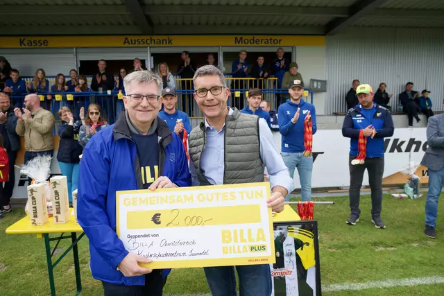 Tombola-Erlöse in Höhe von 2.000 Euro wurden an das Kinderschutzzentrum Innviertel gespendet. | Foto: BILLA AG/Flohner Fotografie