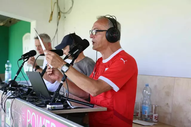 Ob im TV, Radio oder für die Printmedien: Stefan Reiter ist immer ein gefragter Mann. Für MeinBezirk.at blickt er auf die neue Reform der dritten österreichischen Spielklasse.  | Foto: Reinhard Schröckelsberger