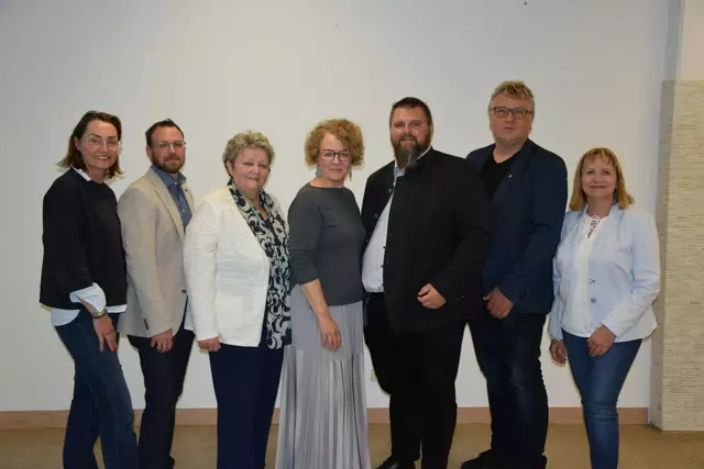NÖAAB-Landesgeschäftsführerin Katja Seitner, gfGR Andreas Trappl, Landesrätin Christiane Teschl-Hofmeister, NÖAAB Bezirksobmann Michael Litschauer, Vizebürgermeister Dietmar Datler und Bürgermeisterin Anette Töpfl (ÖVP). | Foto: NÖAAB Waidhofen/Thaya