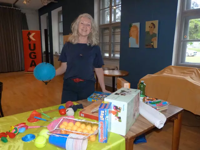 Andrea Hofstätter übernimmt liebevoll die Betreuung der Betroffenen während der Gespräche – eine große Entlastung für die Angehörigen.