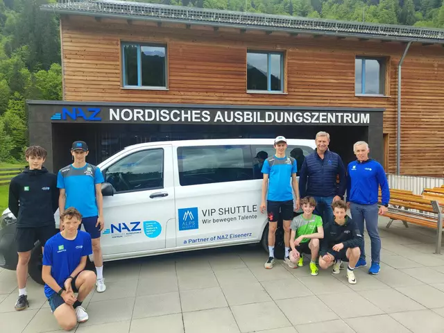 Freude herrscht über den neuen E-Bus. Im Bild: Gerhard Brix (GF Alps Resorts) sowie Christian Schwarz (GF NAZ Eisenerz) gemeinsam mit Athleten des NAZ. 

 | Foto: NAZ Eisenerz