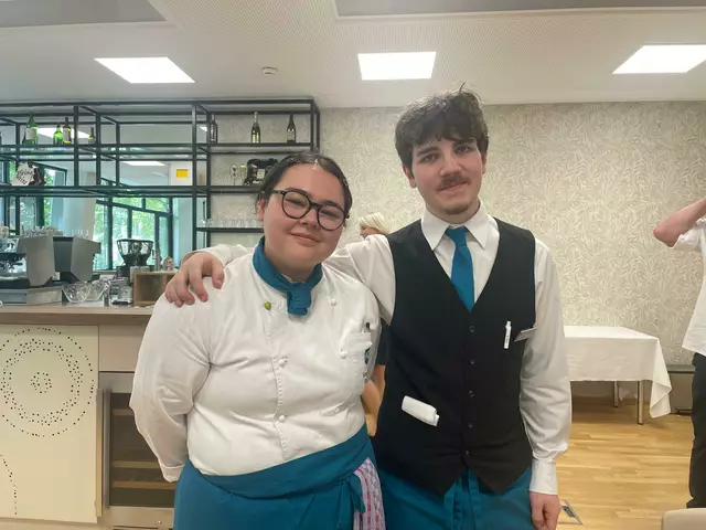 Bei der Prüfung ist Stephanie in der Küche und Alexander im Service zuständig. | Foto: Anna Schimpp