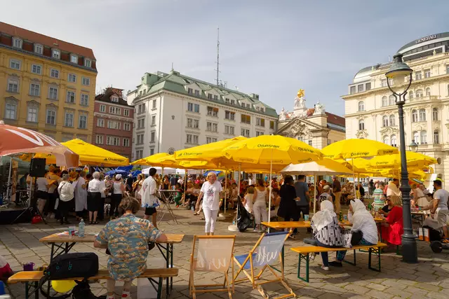 Am Nachbarschaftstag 2025 in der Inneren Stadt kommt das Grätzl zusammen. | Foto: Weinwurm Fotografie