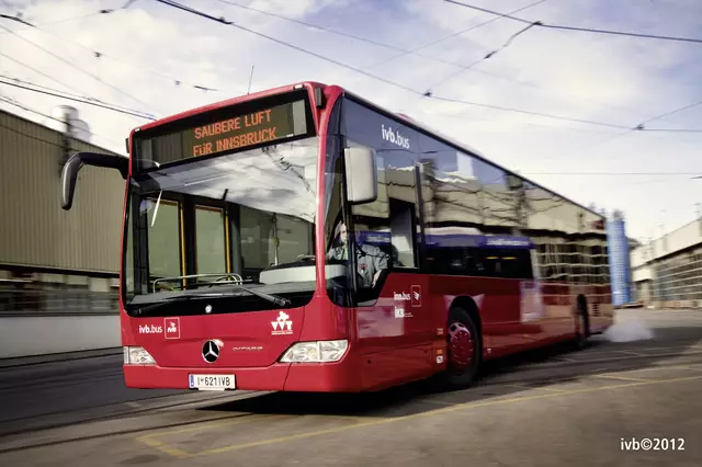 Laut Straßenfahrzeug-Beschaffungsgesetz muss die erste Phase der Dekarbonisierung des öffentlichen Verkehrs bis Ende 2025 abgeschlossen sein. Wie sieht es mit nachhaltigen Öffis für saubere Luft in Innsbruck aus? | Foto: IVB