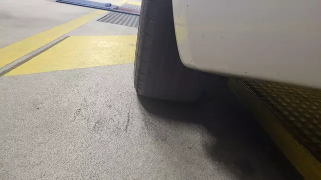 Bei den Fahrzeugmängeln handelte es sich unter anderem um Reifen, die bis zum Gewebe abgefahren waren. | Foto: LPD Wien