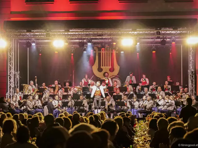 Die BMK Fügen lieferte ein großartiges Konzert auf dem Fügener Schlossplatz ab.  | Foto: Schloss Fügen