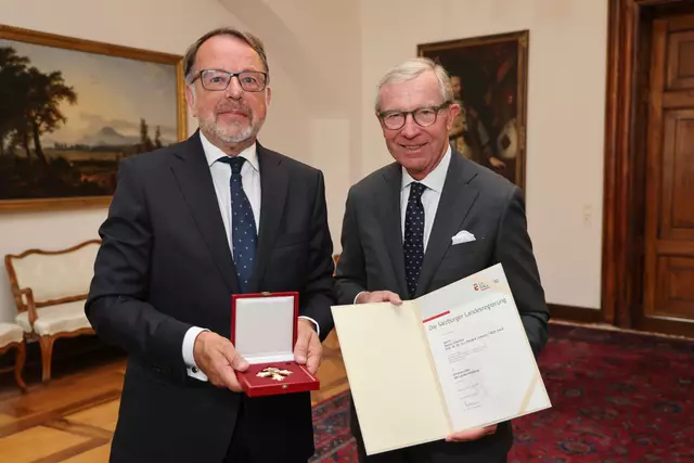 Hendrik Lehnert (li.) und Wilfried Haslauer.  | Foto: Land Salzburg/Franz Neumayr