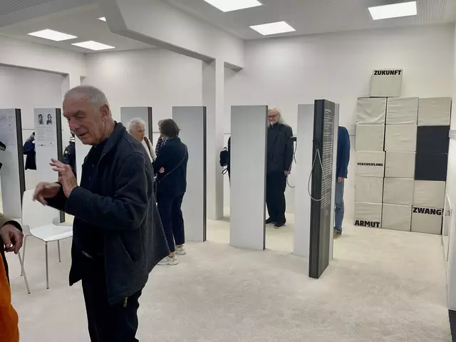 Prof. Gottfried Gansinger im Charlotte-Taitl-Haus
 Eine 5. Auflage seines Buches
 "Nationalsozialismus im Bezirk
Ried im Innkreis - Widerstand und Verfolgung 
 1938-1945 ist geplant. 

 | Foto: Josef Goldhofer