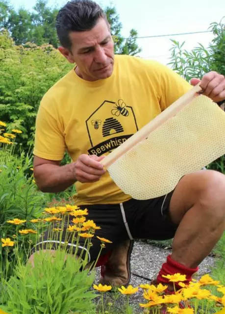 Wie das Handwerk des Bienenvereins aussieht, erfährt man auch bei Rudolf Pfeifer, dem Vereinsobmann-Stellvertreter des Bienenzuchtvereins. | Foto: Rudolf Pfeifer