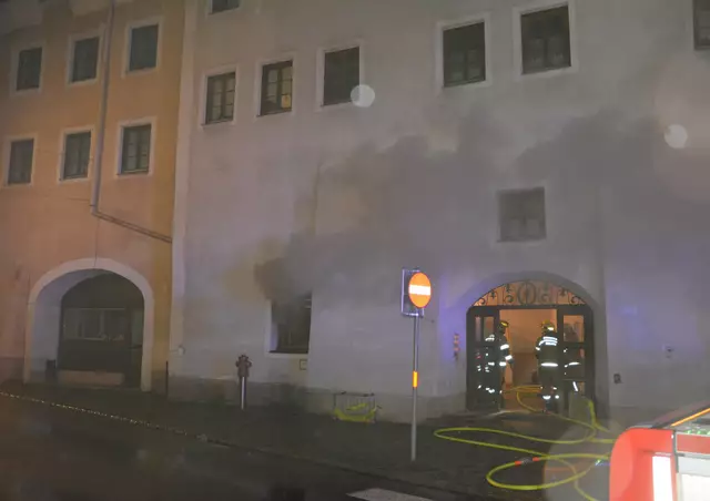 The fire brigade evacuated a total of 20 residents from the building. | Photo: Hallein volunteer fire brigade