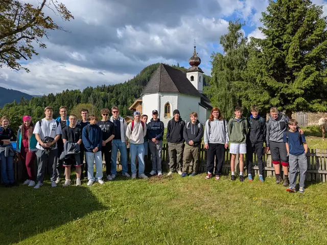 Im Kapuzinerkloster angekommen, wurde die Gruppe herzlich von der „Klosterfamilie“ empfangen.  | Foto: Christoph Huber