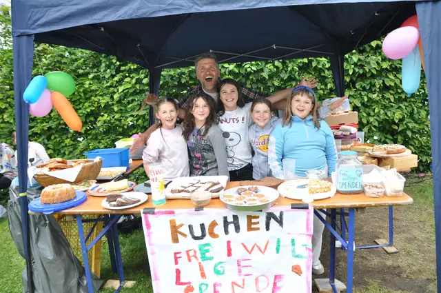 Verköstigt wurden die Festgäste mit feinsten Kuchenkreationen, die die SchülerInnen selbst gebacken hatten.