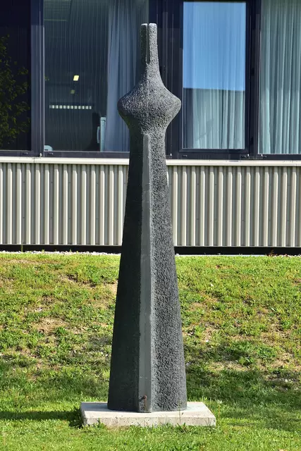 Vorderansicht des Ritters mit geschliffenem Langschwert | Foto: Hans-Peter Kriener