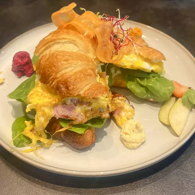 Herzhafte Croissants gefüllt mit regionalen Köstlichkeiten. | Foto: Liebminger