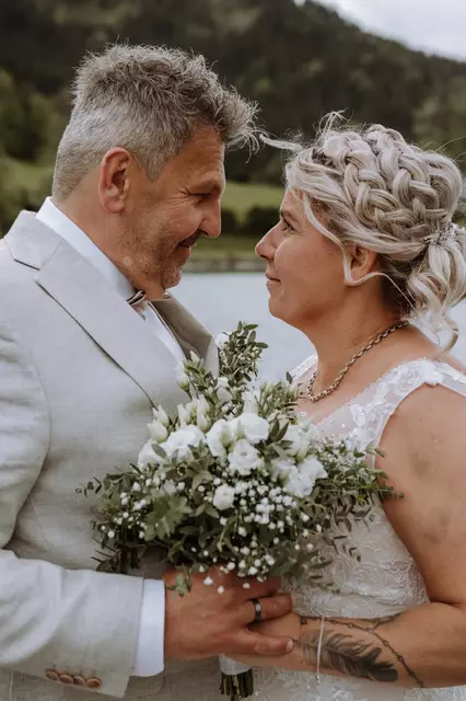 Daniela und Jürgen Jöbstl begannen ihre gemeinsame Reise 2017 im Trofaiacher Gößbachstüberl. | Foto: Michelle Heizer/momentgeteilt