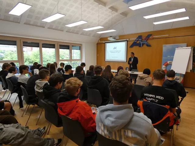 Die Arbeiterkammer ist für zukünftige Lehrlinge zuständig. Mag. Peter Comina beantwortete interessierte Fragen und gab einen Überblick über arbeitsrechtliche Angelegenheiten. 