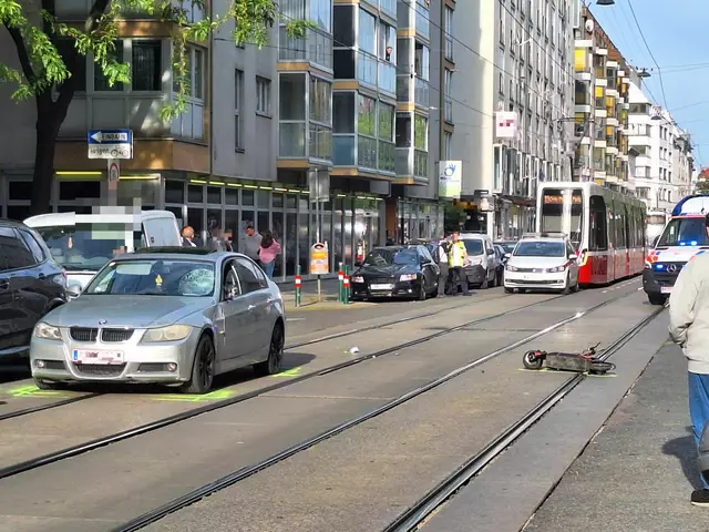 Beteiligt waren augenscheinlich ein Pkw sowie ein E-Scooter-Lenker.  | Foto: zVg