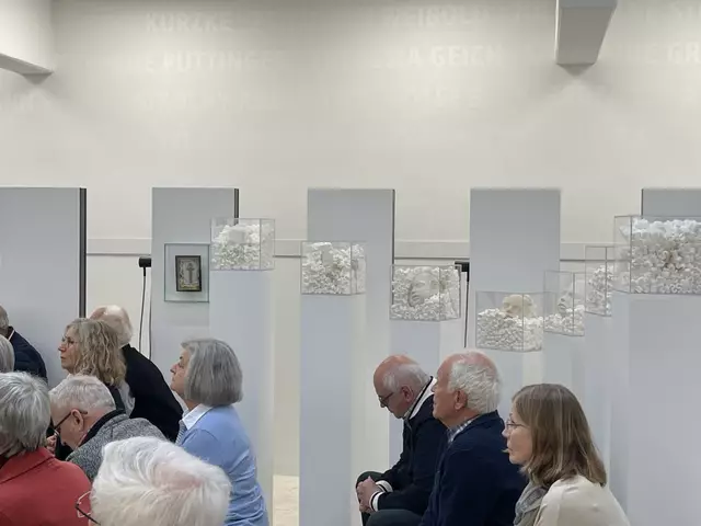 Wirkungsvoller Ort der Erinnerung mit der Installation von Michaela-Hartnack-Dachauer | Foto: Josef Goldhofer