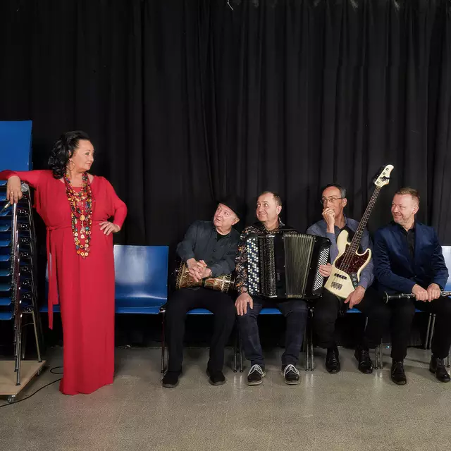 Tini Kainrath: Stimme | Maciej Golebiowski: Klarinetten | Alexander Shevchenko: Akkordeon | Christoph Petschina: E-Bass | Peter Rosmanith: Perkussion | Foto: Hans Ringhofer