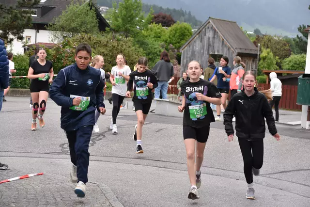 Schüler aller Jahrgänge gaben alles. | Foto: Kainz