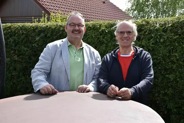 Kleingartenpbmann NÖ Süd Hannes Winkler mit Neunkirchens Kleingartenobmann Hans Weninger. | Foto: Zezula