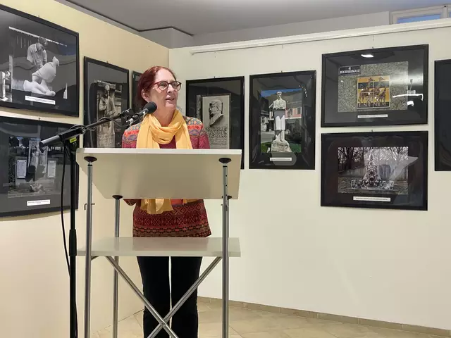 Irene Filip vom Spanienarchiv im DÖW hält eine Rede zu Franz Pixner | Foto: Josef Goldhofer