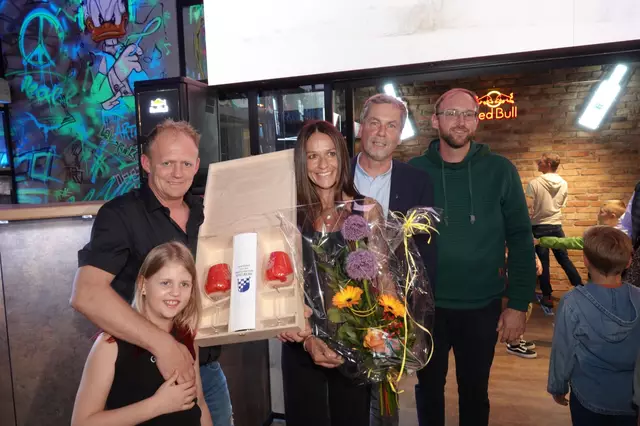 Auch die Stadtgemeinde mit Bürgermeister Manfred Lenger stellte sich als Gratulant ein. | Foto: Michael Blinzer