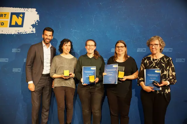 Evelyn Haberl, Karin und Regine Heschl sowie Birgit Wagenhofer: Bahnengolf, Mannschaftsmeister Damen | Foto: Schmatz