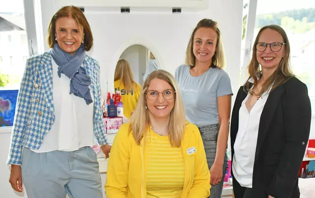 Andrea Scharinger, Geschäftsführung Pro Juventute Österreich, Annecatrien Niemeijer-Berenst, Market Managerin Linz Haid, Petra Lindner, Teamleitung Pro Juventute ErLe Sandl und Petra Habenschuss, Regionsleitung Pro Juventute