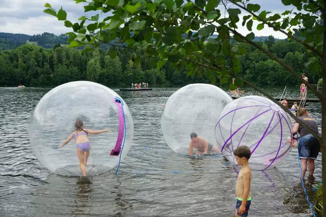 Auch die Aqua-Zorbing-Bälle sind wieder eine Attraktion. | Foto: Stadtgemeinde Köflach